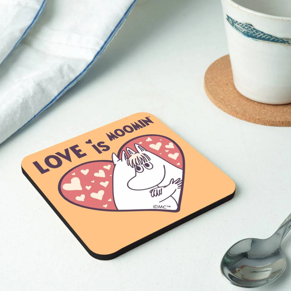 Drewniana podkładka Muminek i Migotka w serduszku - The Official Moomin Shop - Image 2