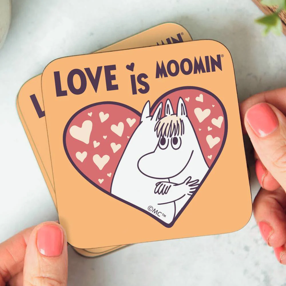 Drewniana podkładka Muminek i Migotka w serduszku - The Official Moomin Shop - Image 3