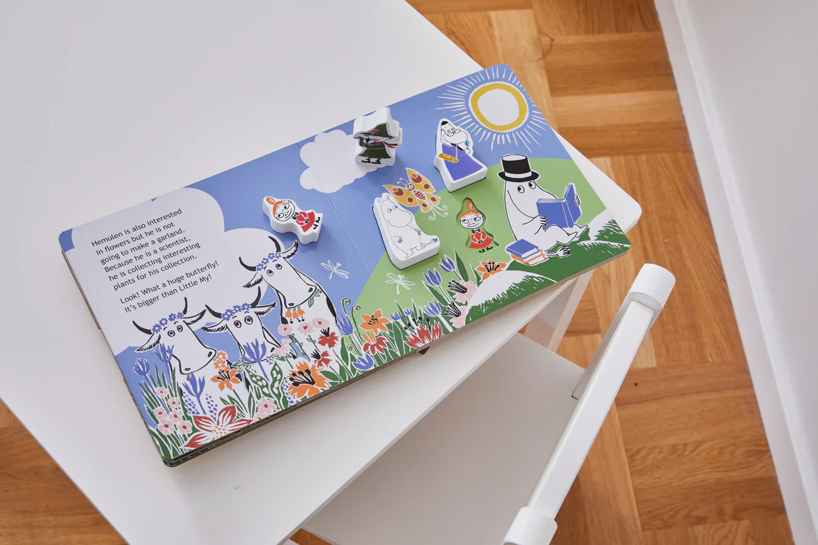 Książka z figurkami Przyjaciele Muminków nad morzem (wersja angielska) BarboToys - Image 3