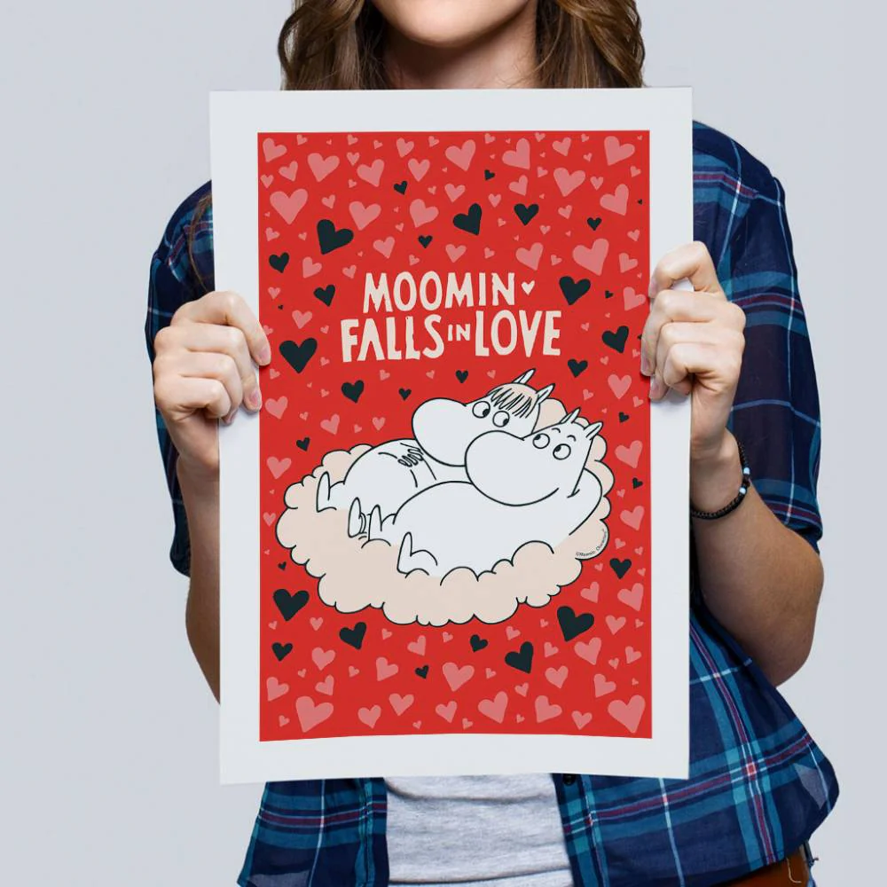Plakat A3 Muminki na chmurce Love - The Official Moomin Shop - Image 4