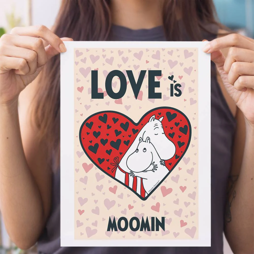 Plakat A4 Muminek i Mama Muminka- The Official Moomin Shop - Image 3