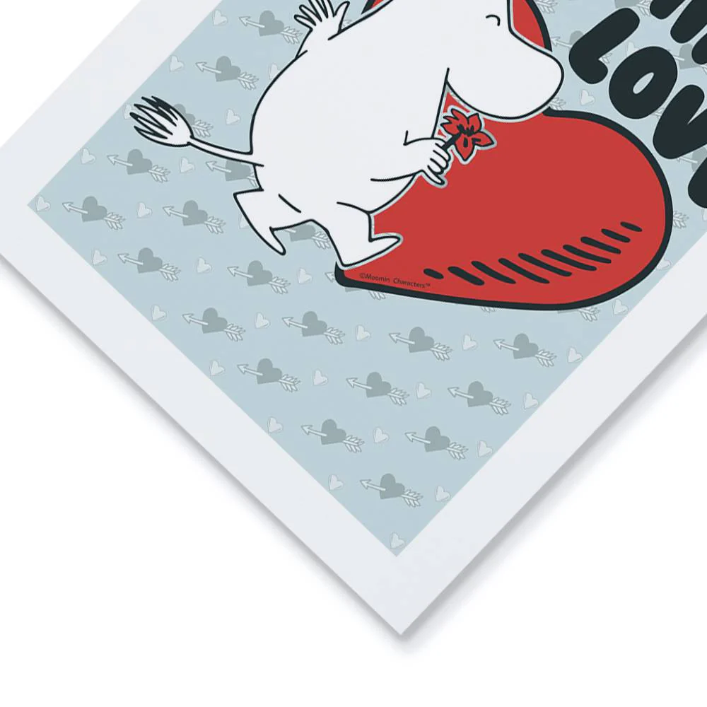 Plakat A4 Muminek Tańczący Love - The Official Moomin Shop - Image 2