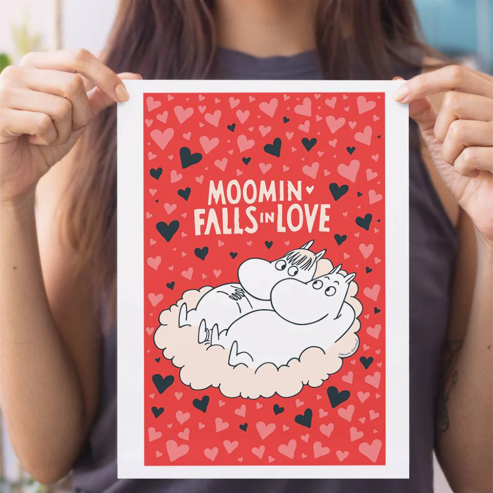 Plakat A4 Muminki na chmurce Love - The Official Moomin Shop... - Image 3