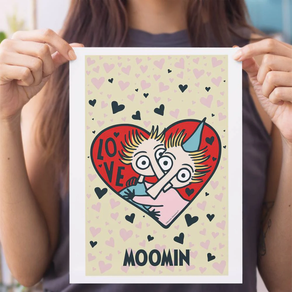 Plakat A4 Topik i Topcia Love - The Official Moomin Shop - Image 4