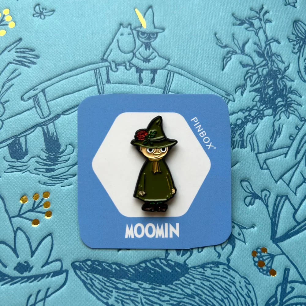Przypinka Pin Włóczykij z czerwoną różą (metal) Muminki - Image 2